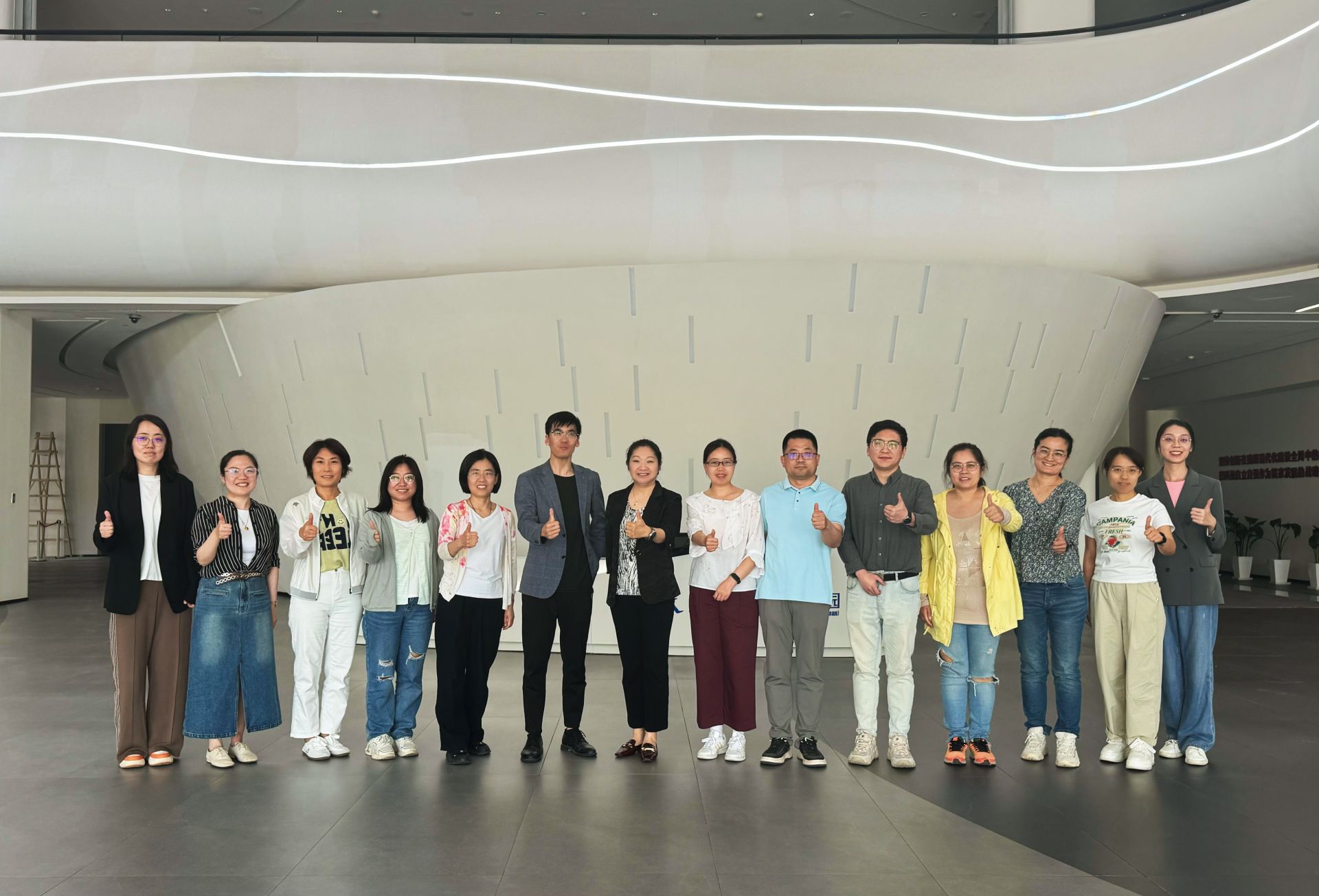 生物技术与食品科学学院教师与壹刻校园人工智能公司代表合影 生物技术与食品科学学院教师与壹刻校园人工智能公司代表合影