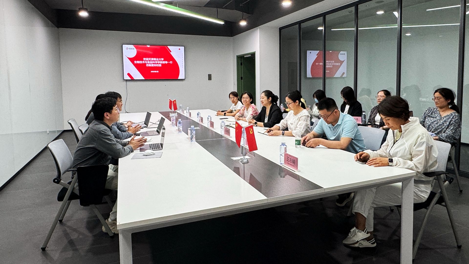 生物技术与食品科学学院教师与壹刻校园人工智能公司代表开展座谈交流 生物技术与食品科学学院教师与壹刻校园人工智能公司代表开展座谈交流