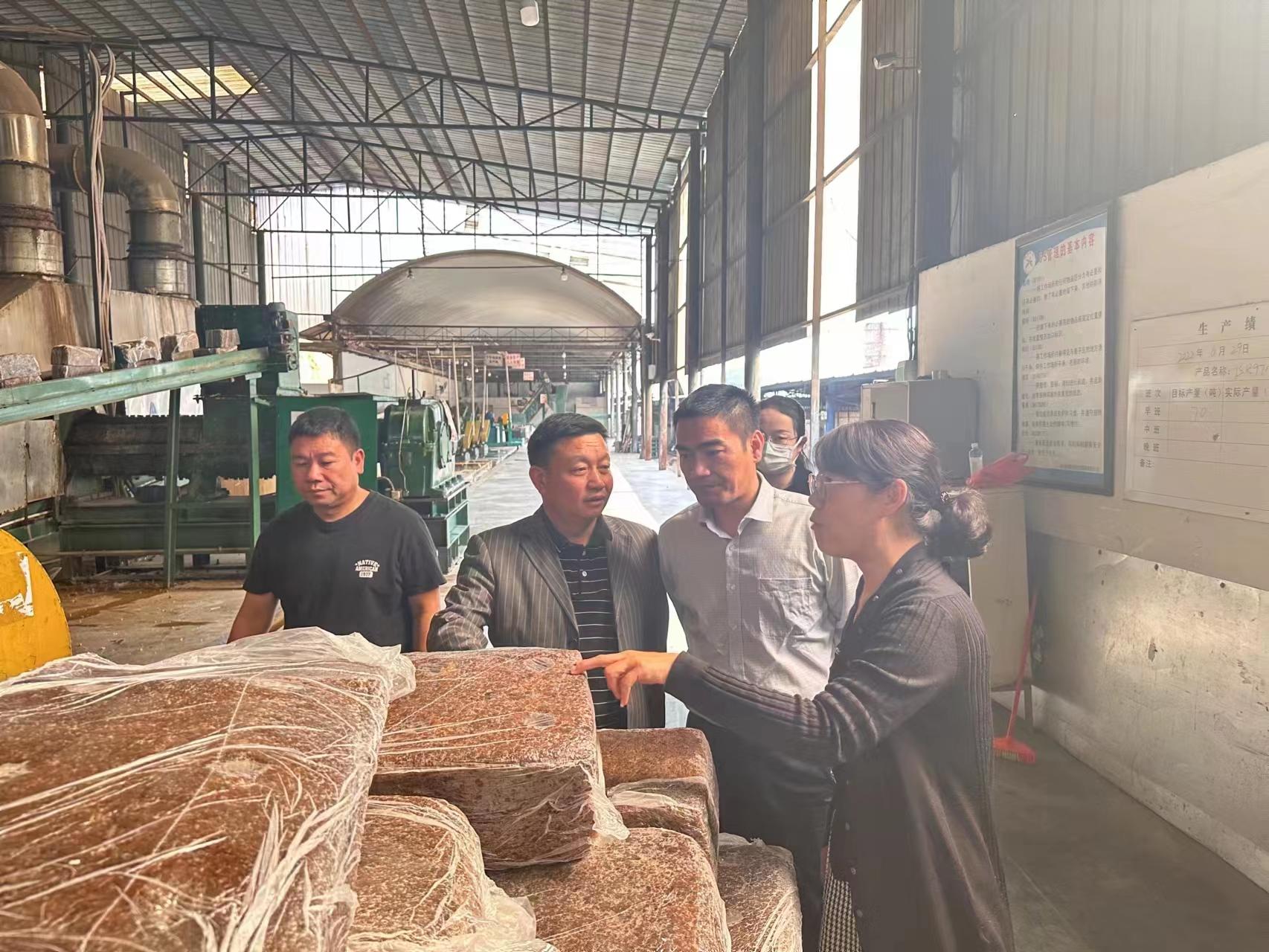 刘辉群深入基层走访调研 刘辉群深入基层走访调研