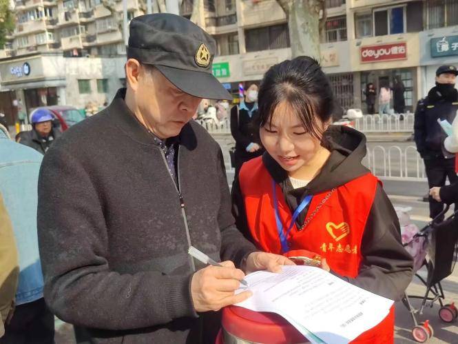 弘扬雷锋精神,塑造时代新风 —beat365英国官网“微笑”志愿队开展志愿活动