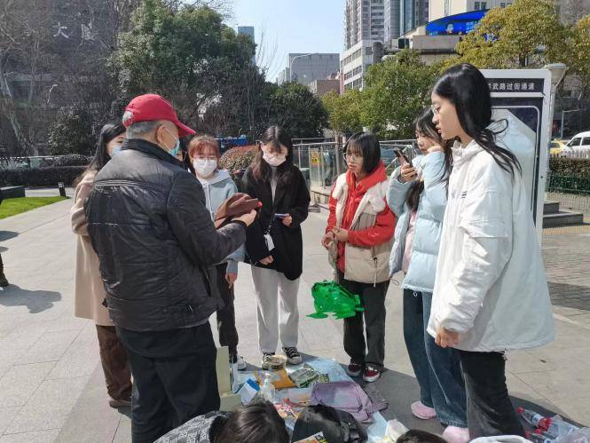 弘扬雷锋精神,塑造时代新风 —beat365英国官网“微笑”志愿队开展志愿活动