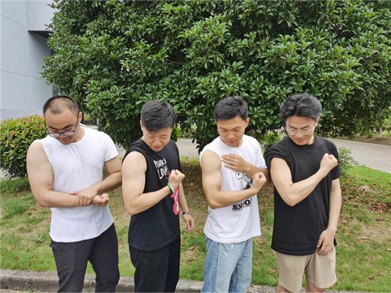 点击图片翻到下一页>> 这个宿舍全部考上了研究生